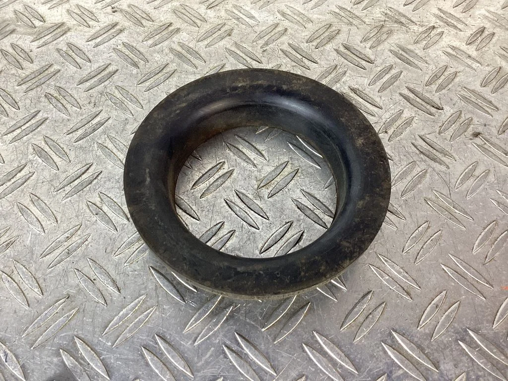 Rear coil spring rubber mount – Lexus RX 450H (2016-)