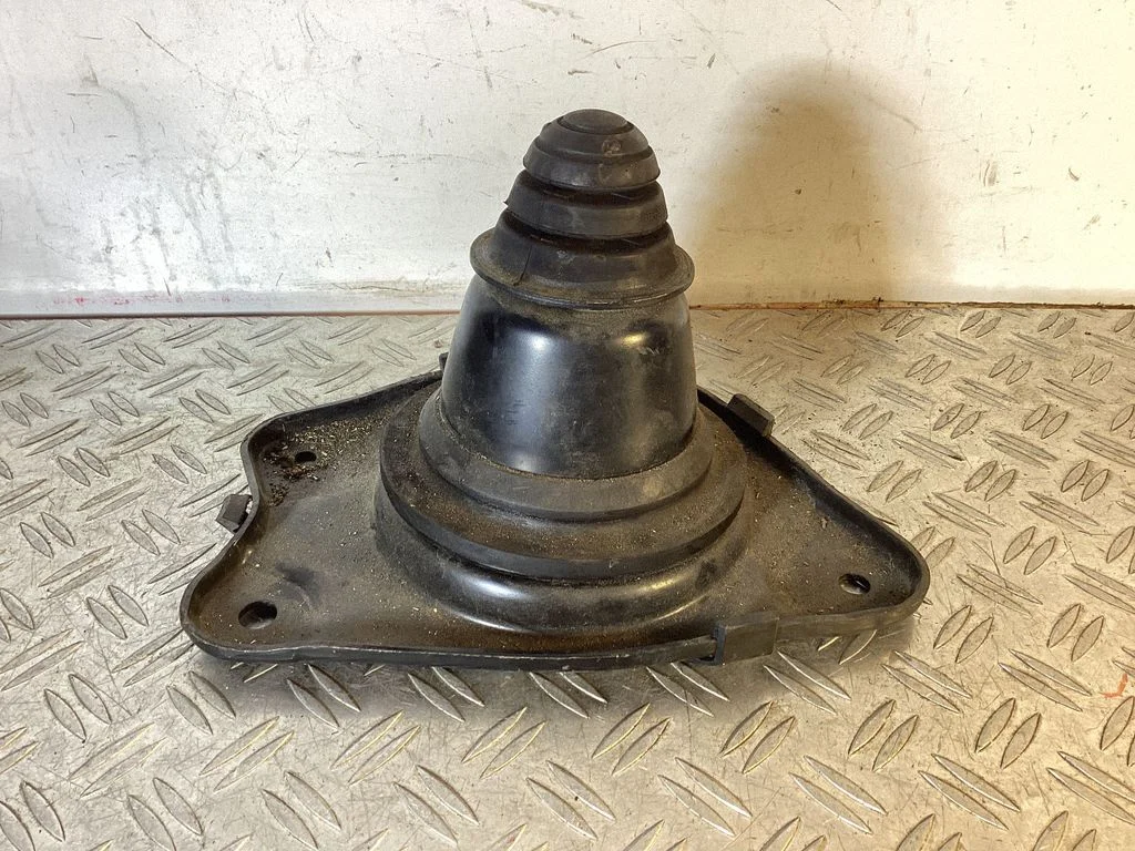Rear coil spring rubber mount – Lexus RX 450H (2016-)