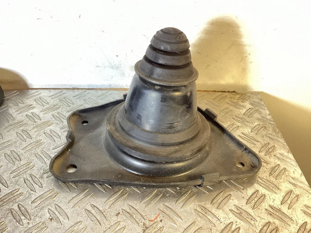 Rear coil spring rubber mount – Lexus RX 450H (2016-)