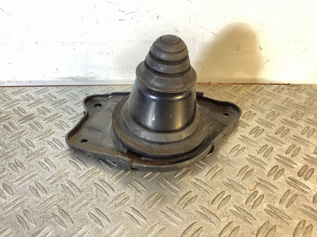 Rear coil spring rubber mount – Lexus RX 450H (2016-)