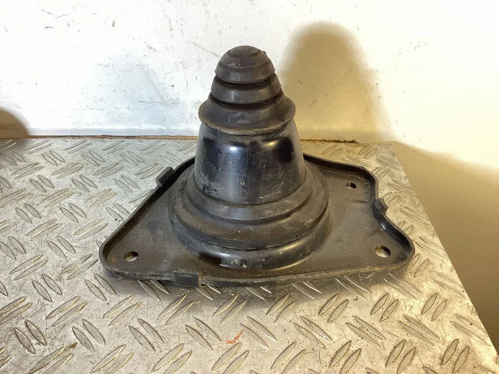 Rear coil spring rubber mount – Lexus RX 450H (2016-)