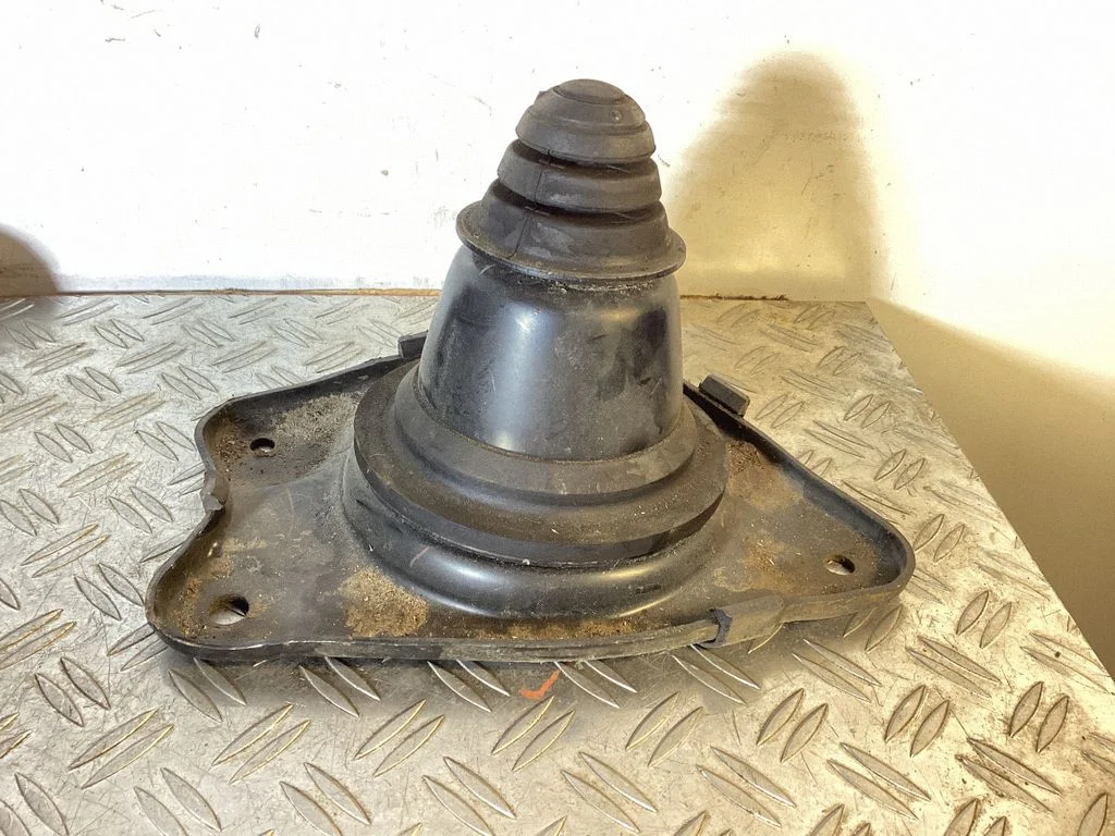 Rear coil spring rubber mount – Lexus RX 450H (2016-)