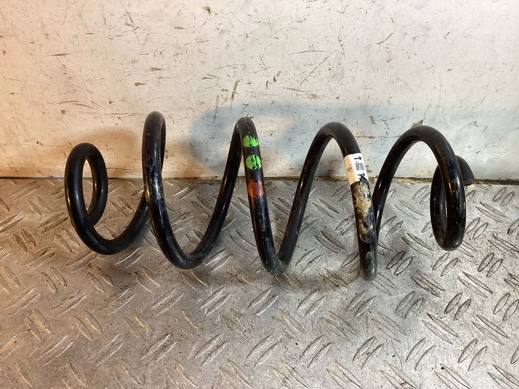 Rear coil spring – Porsche Macan (95B) (2019-)