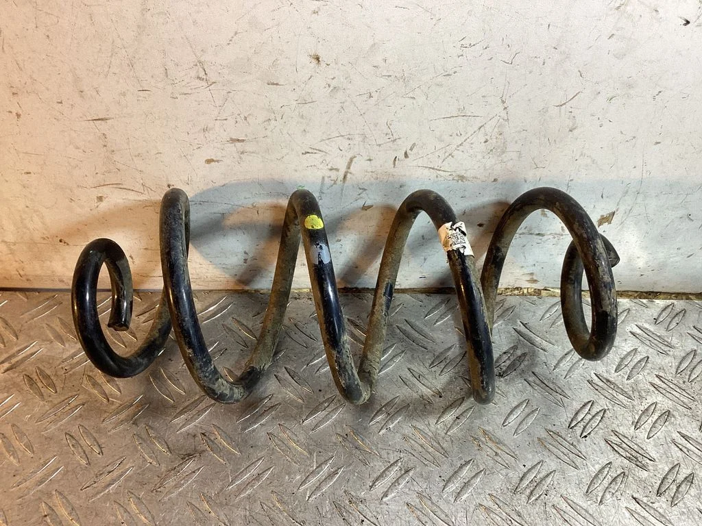 Rear coil spring – Porsche Macan (95B) (2019-)