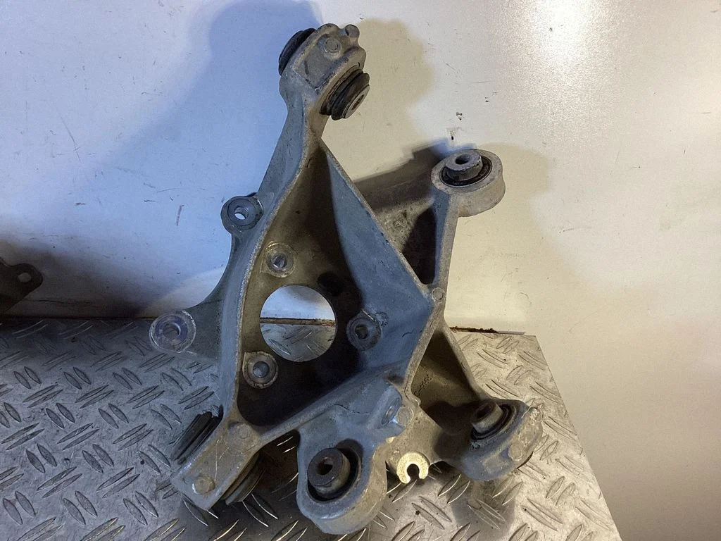 Rear wheel hub – Tesla Model Y (2020-)