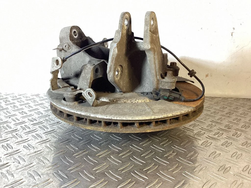 Rear wheel hub – Tesla Model S (2012-)