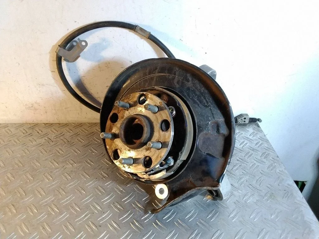 Rear wheel hub – Lexus IS III XE30 (2013-2020)