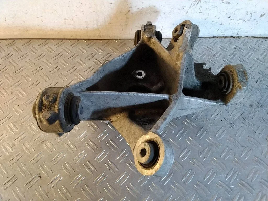 Rear wheel hub – Tesla Model Y (2020-)