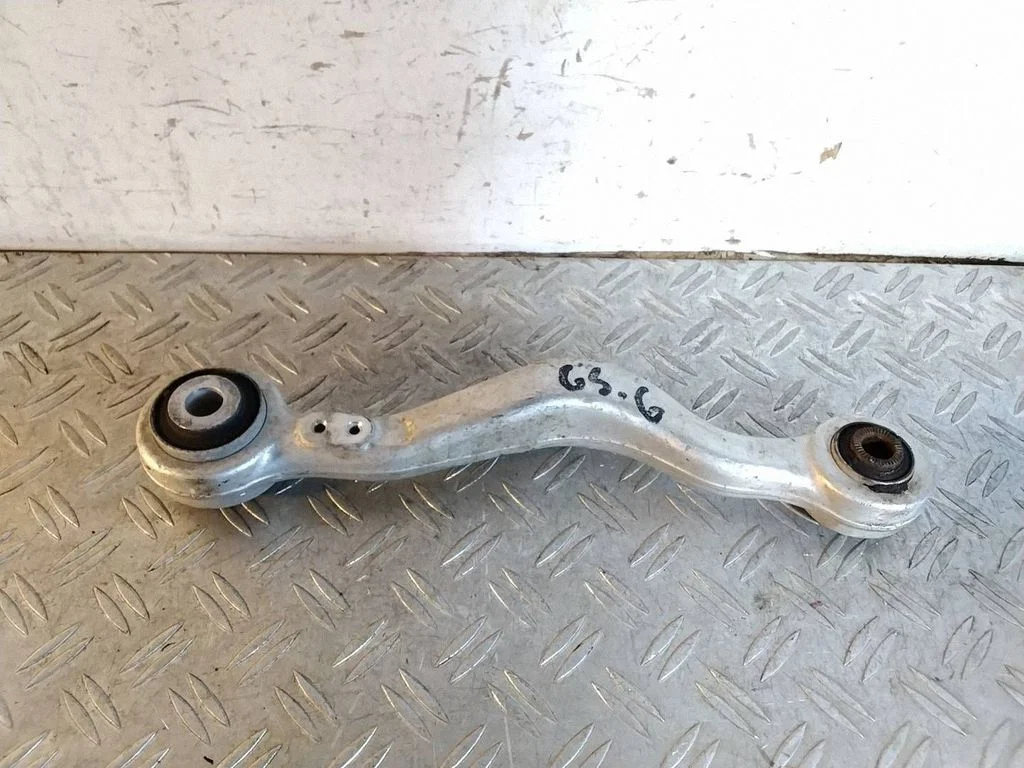Rear control arm – Lexus IS III XE30 (2013-2020)