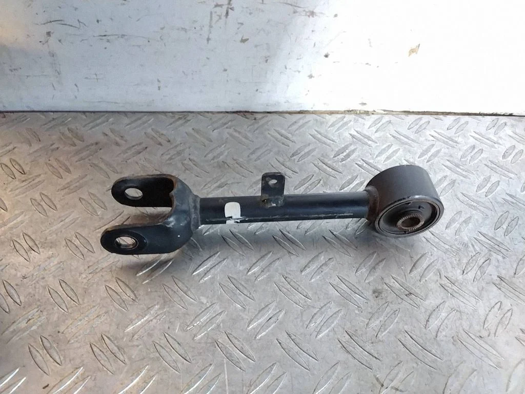 Rear control arm – Lexus IS III XE30 (2013-2020)