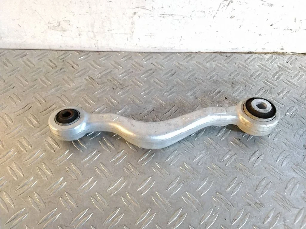Rear control arm – Lexus IS III XE30 (2013-2020)