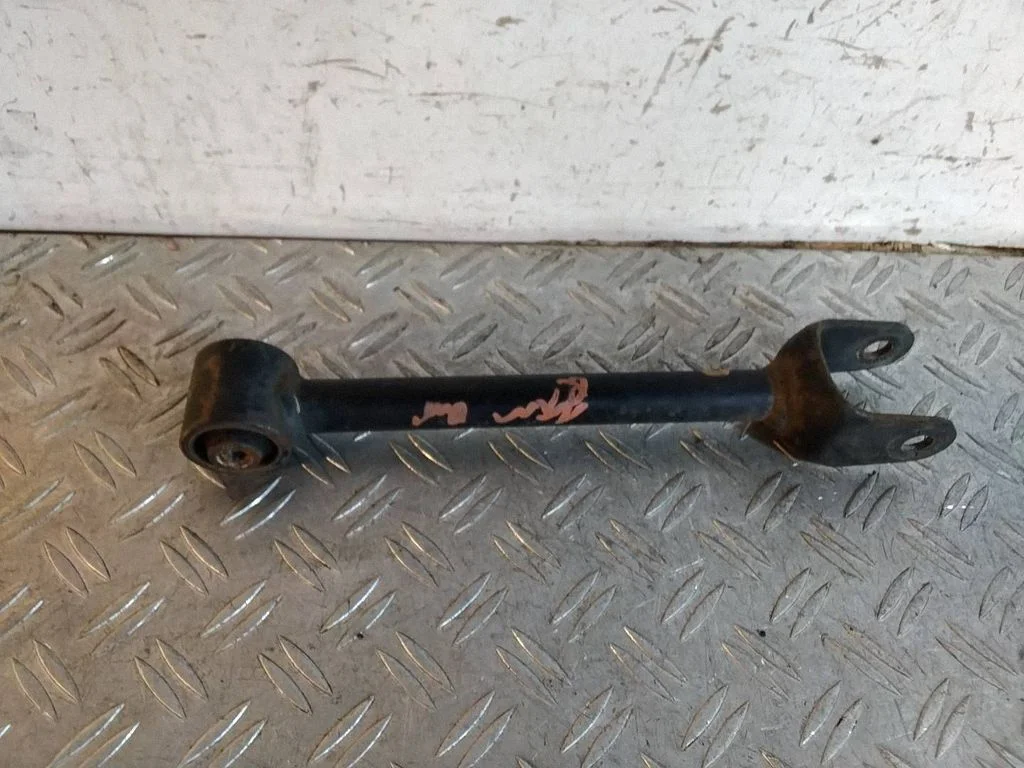 Rear control arm – Lexus IS III XE30 (2013-2020)