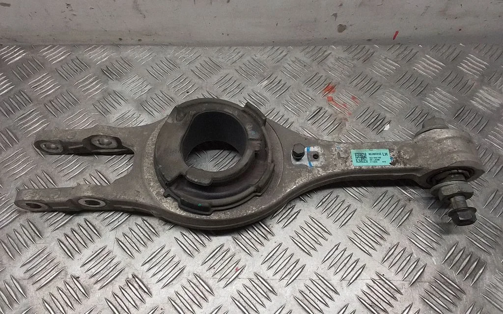 Tagumine ülemine õõtshoob – KIA EV6 (2021-)