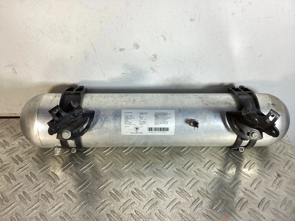 Õhkvedrustuse õhupaak – Tesla Model S (2012-)