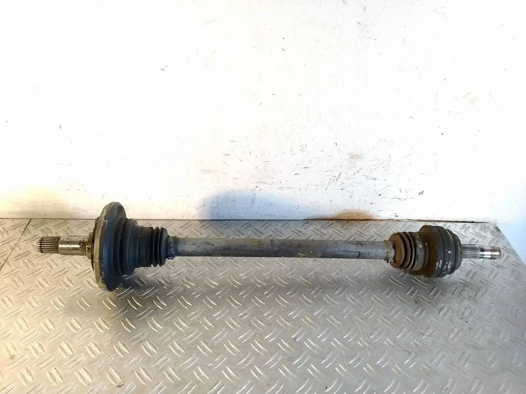 Rear driveshaft – rear right
