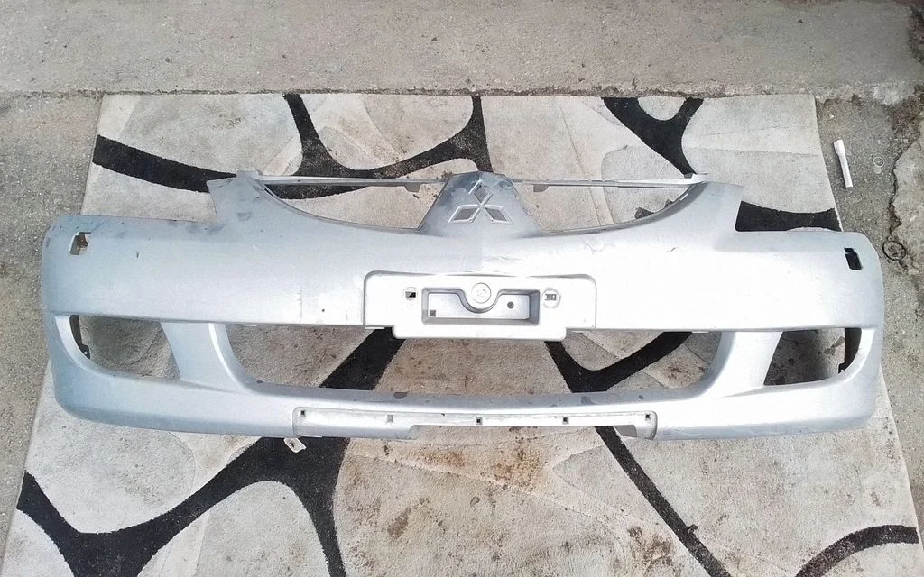 Front bumper MN126451