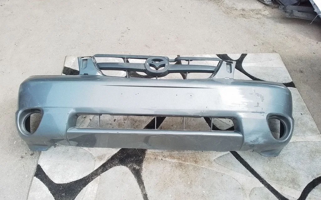 Priekšējais bamperis YL8417C831K