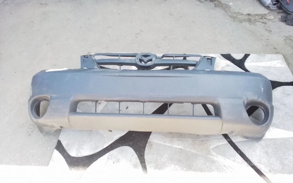 Priekšējais bamperis YL8417C831A