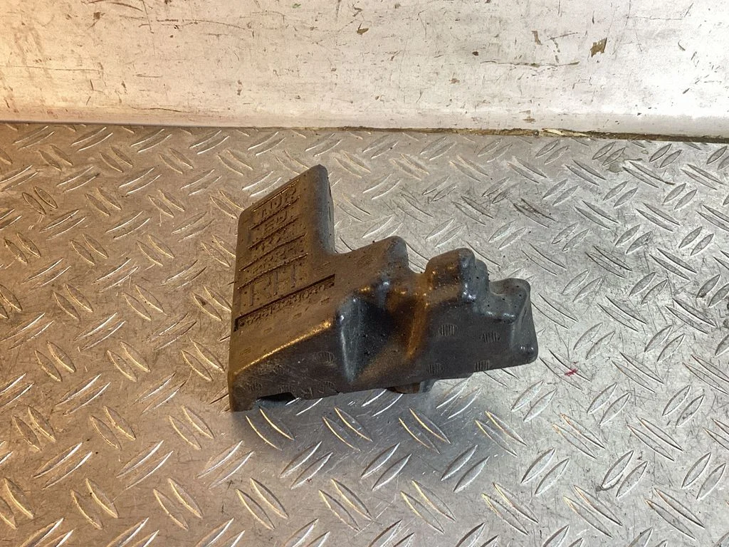 Absorber piankowy zderzaka przedniego 5261348020