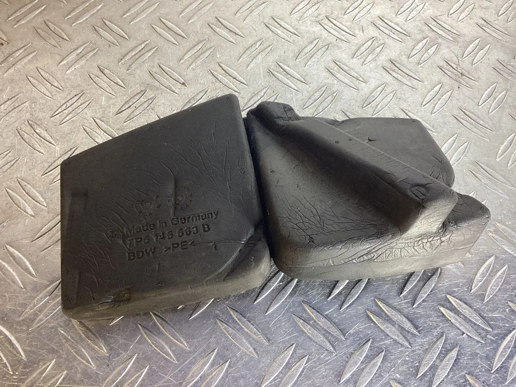 Front bumper foam support bar 7P5145563B