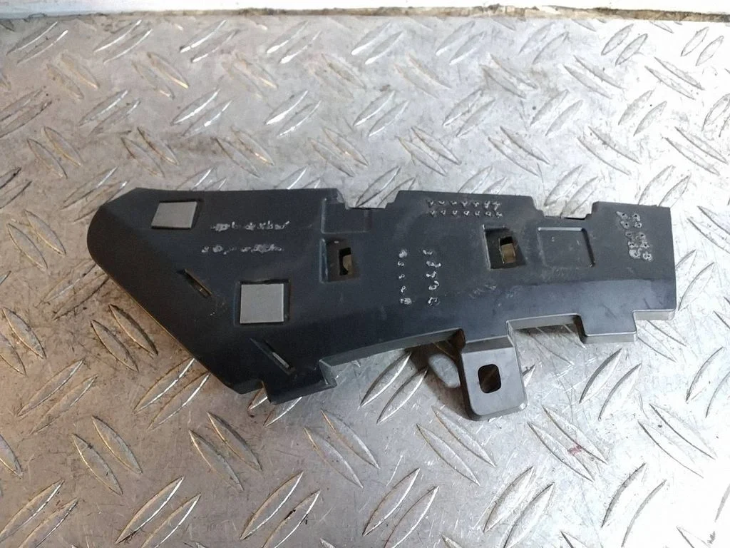 Front bumper mounting bracket – front left