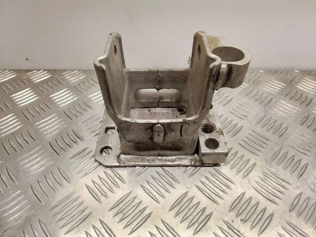Front bumper cross member – Audi A8 S8 D3 4E (2002-2009)