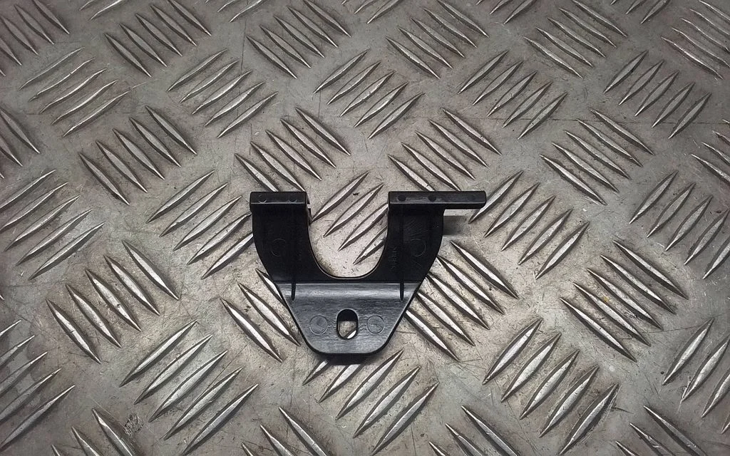 Front bumper mounting bracket – Lexus RX 450H (2016-)