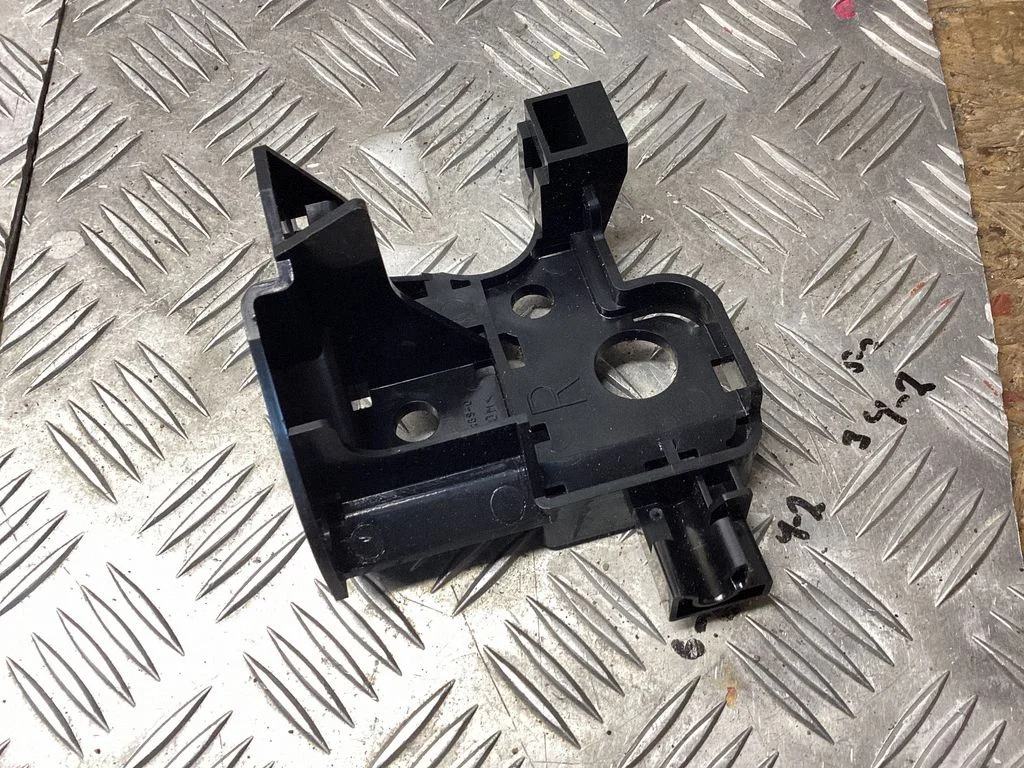 Front bumper mounting bracket 57707FE360 – Subaru Impreza II (2001-2002)