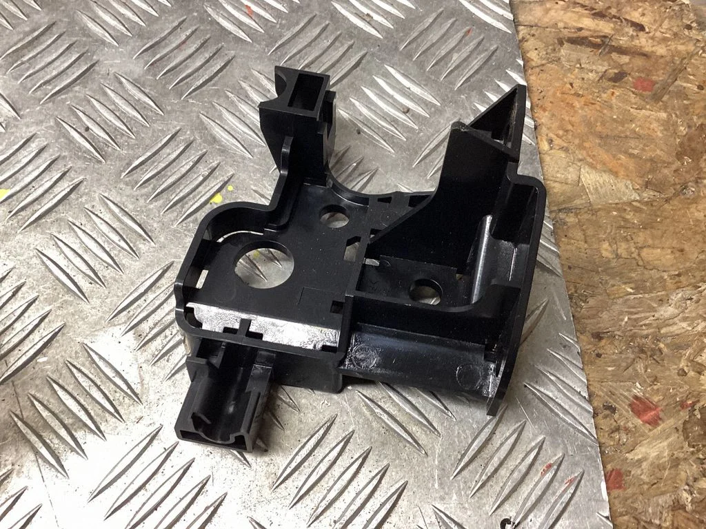 Front bumper mounting bracket 57707FE370 – Subaru Impreza II (2001-2002)