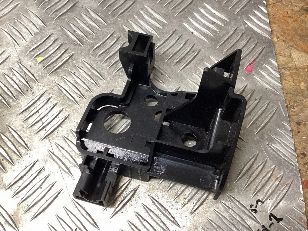 Front bumper mounting bracket 57707FE370 – Subaru Impreza II (2001-2002)