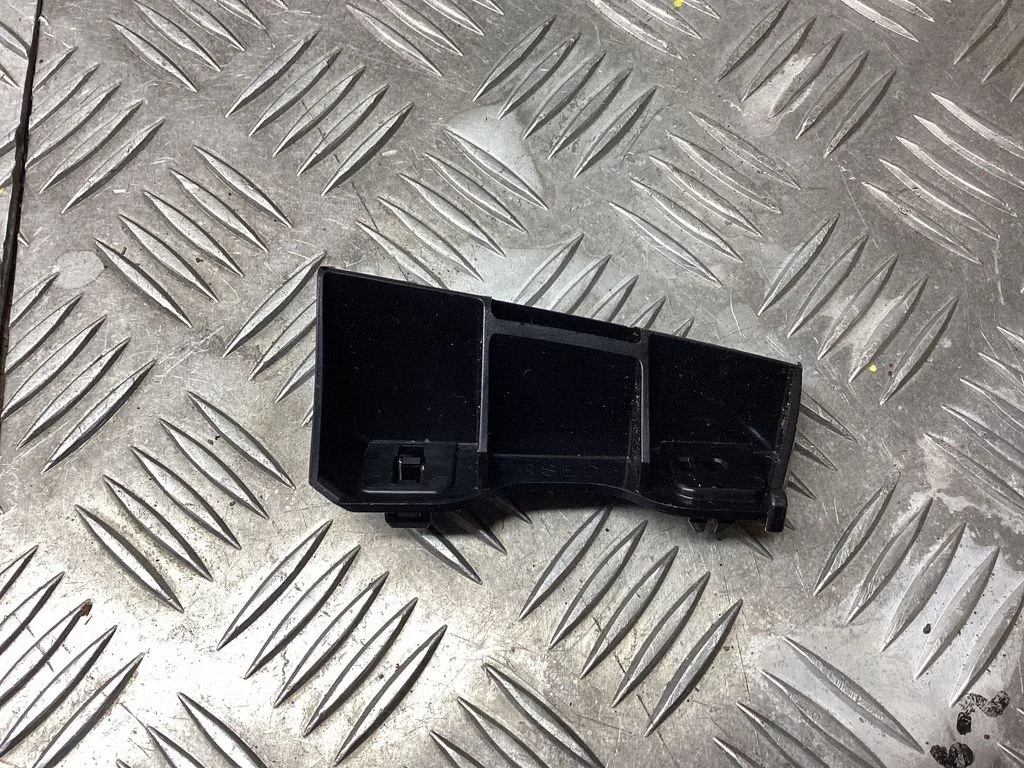 Front bumper mounting bracket 57765FE070 – Subaru Impreza II (2001-2002)