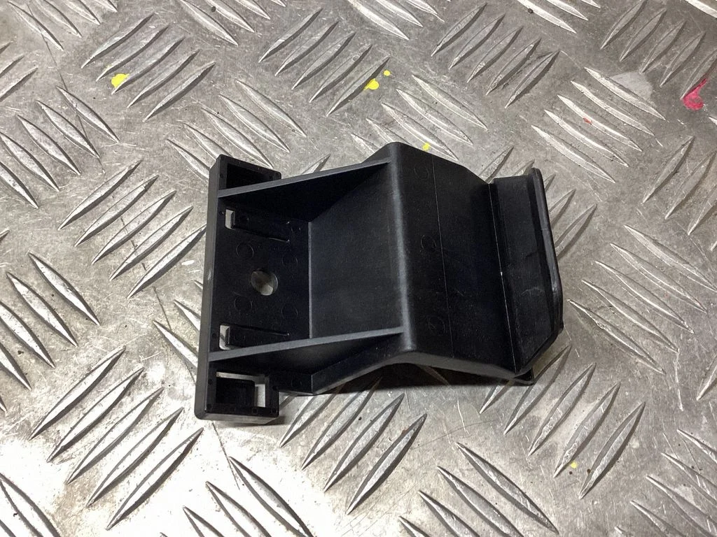 Front bumper mounting bracket – Mazda 3 II (2009-2013)