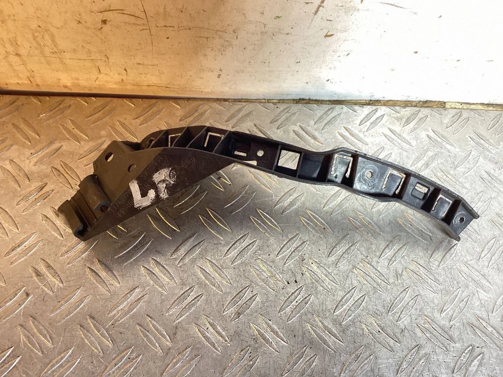 Front bumper mounting bracket 1374289080