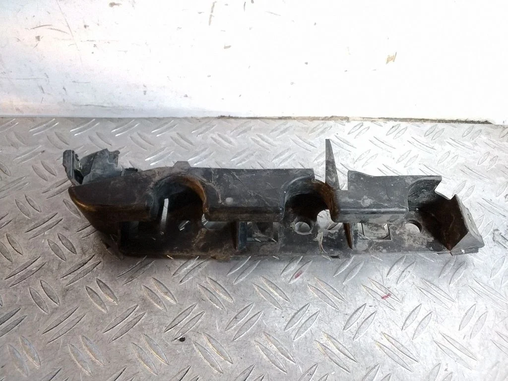 Priekšējā bampera turētājs 9651454080