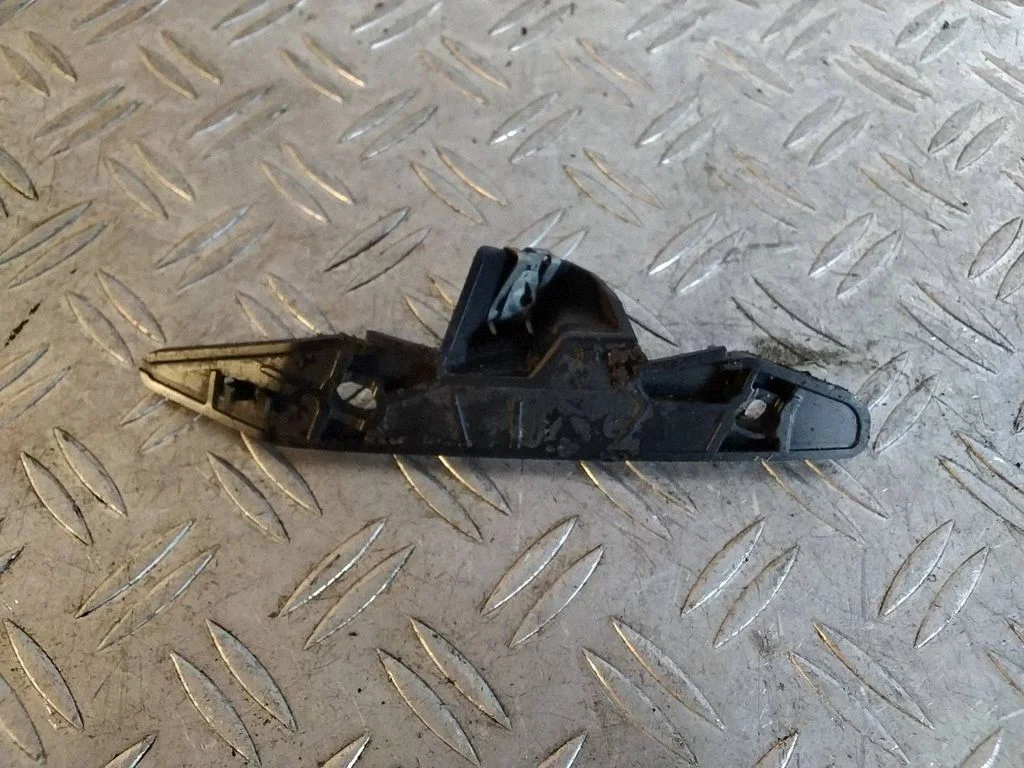 Front bumper mounting bracket 51117293804