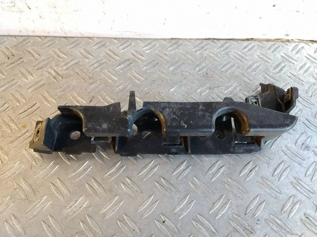 Priekšējā bampera turētājs 9651454180