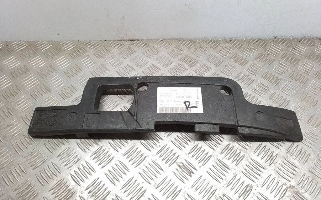Esistange vahtpolstri tugi – BMW 6-seeria E63 E64 (2002-2010)