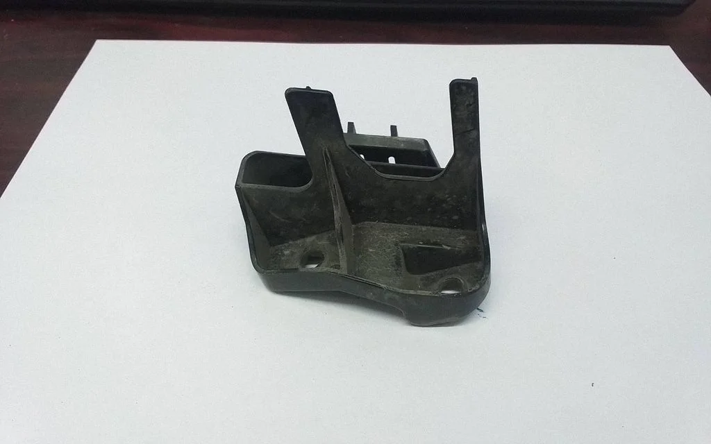 Esistange kinnitusklamber – Toyota Land Cruiser (J150) (2009-)