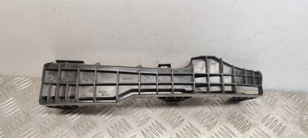 Front bumper mounting bracket 5211530130