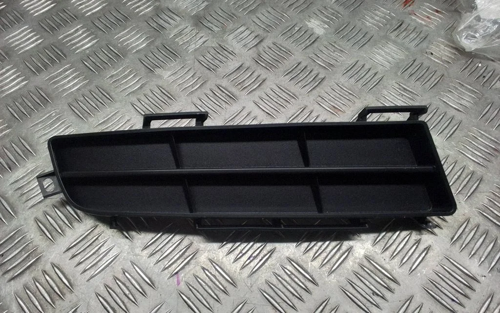 Esistange alumine võre (kolmeosaline) 5311244070 – Toyota Avensis Verso (2001-2009)