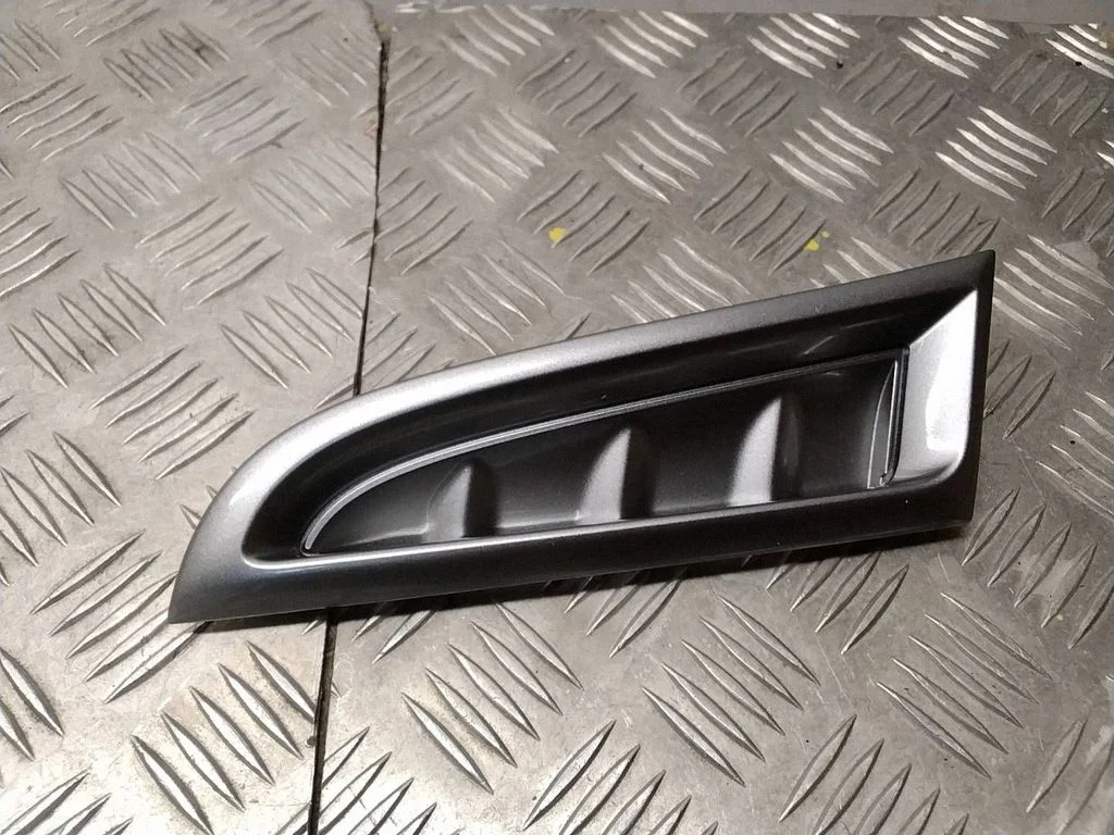 Front bumper lower grill 55552FE090LR – Subaru Impreza II (2006-2007)