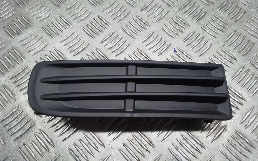 Front bumper lower grill 5311205040