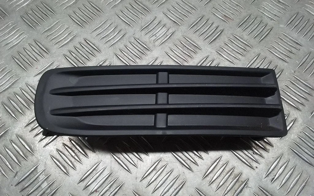 Front bumper lower grill 5311205040