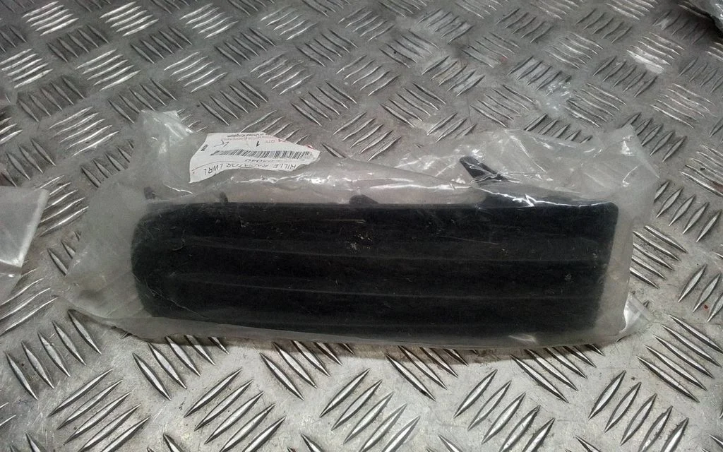 Front bumper lower grill 531305040