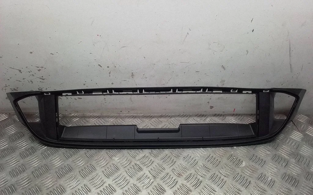 Kratka dolna zderzaka 51748049347