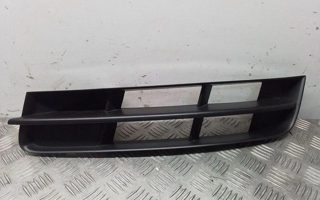 Front bumper lower grill 4L0807681B