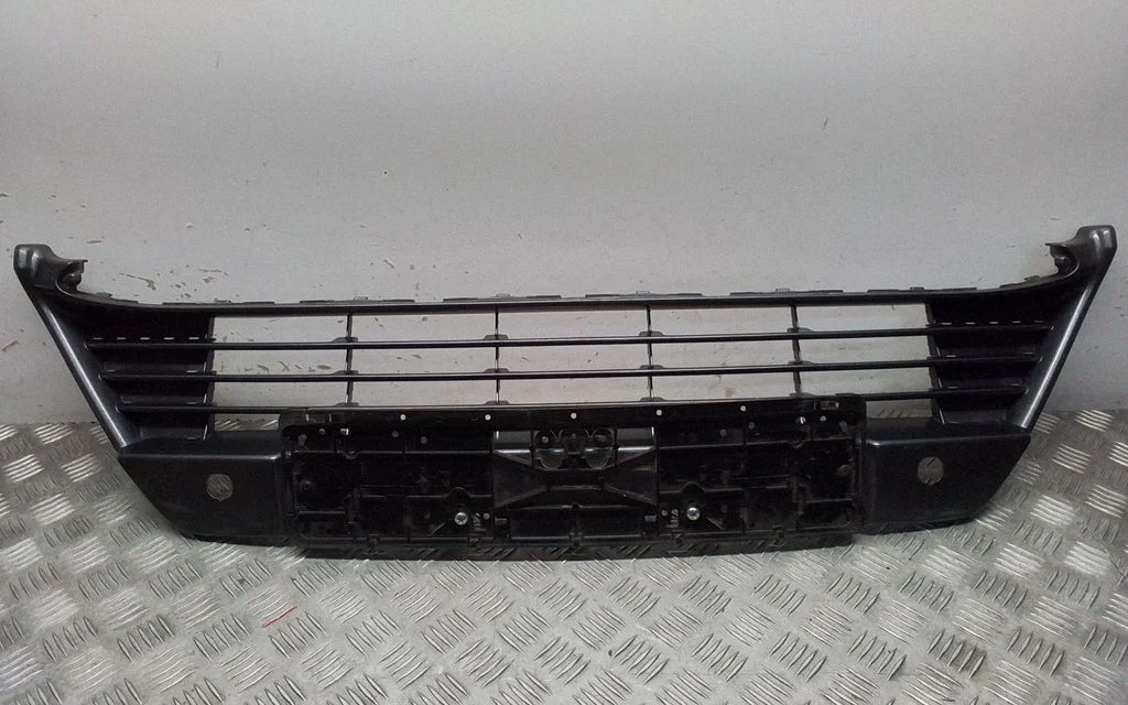 Front bumper lower grill 5311202390