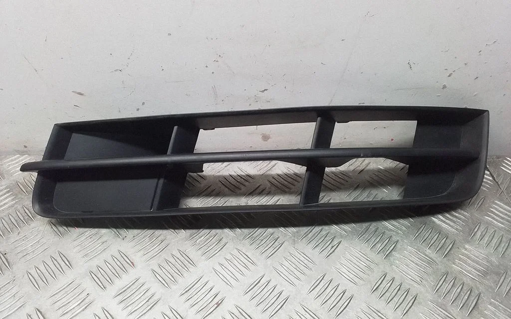 Front bumper lower grill 4L0807681