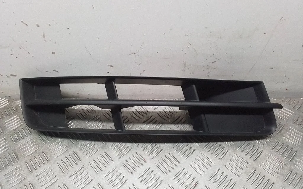 Front bumper lower grill 4L0807682B