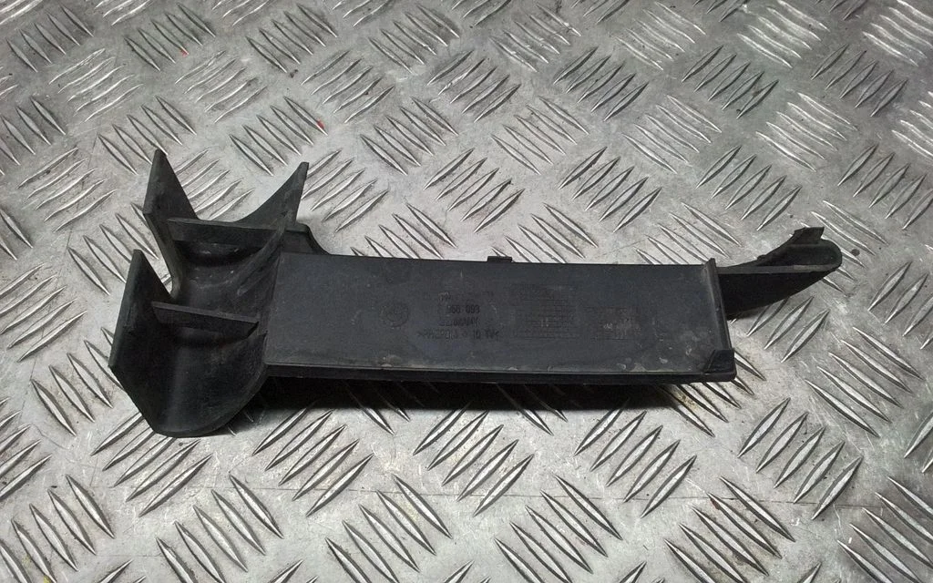 Front bumper lower grill 7056903